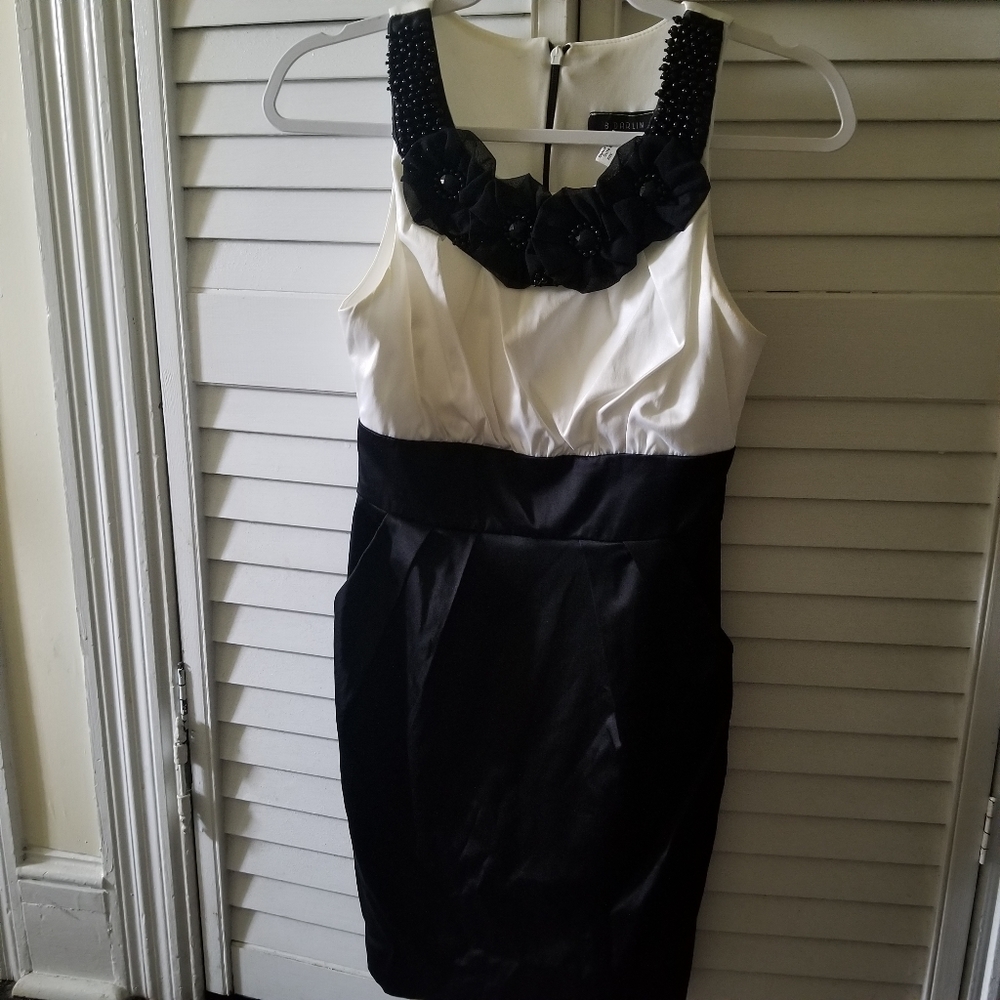B. Darlin Black and White Sleeveless Dress (5/6)